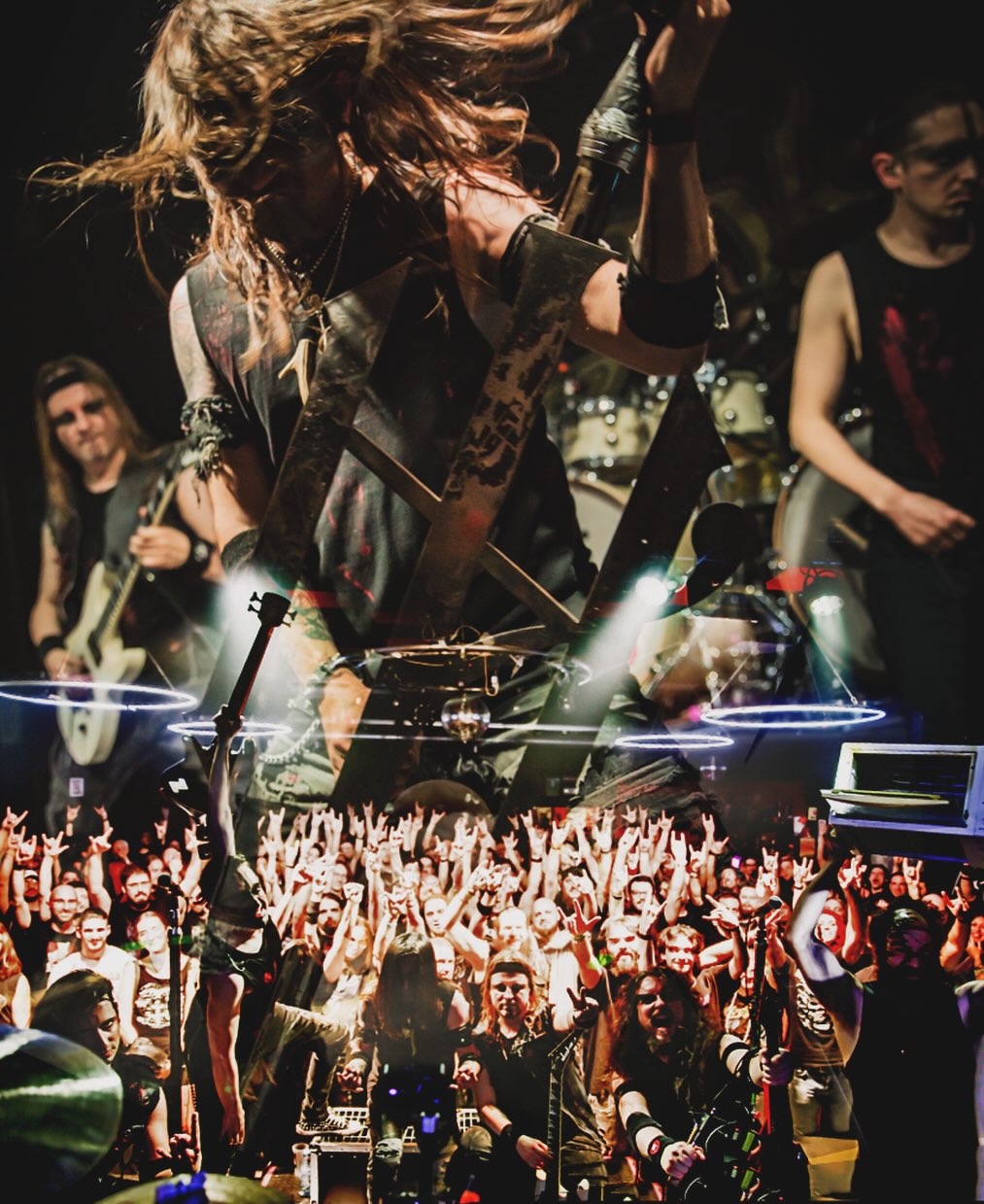 Pordenone, grazie! Siete stati incredibili🔥🤘🏻🖤

“Reader of the Runes” trilogy show 3, 08 Maggio 2026.
@astro.club @bam.booking 

photos by @elena.barison94 

#elvenking #live #metal #soldout #live